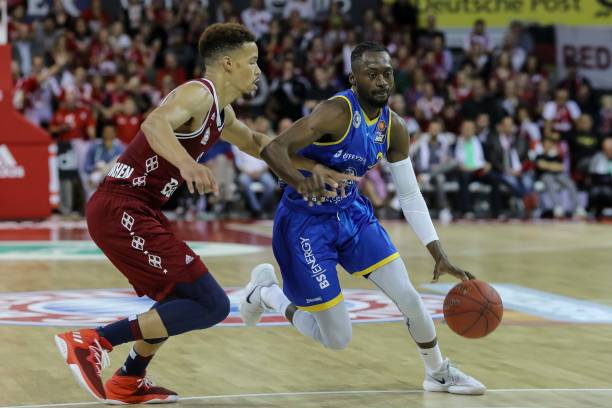 用外侧脚强 用外侧脚强